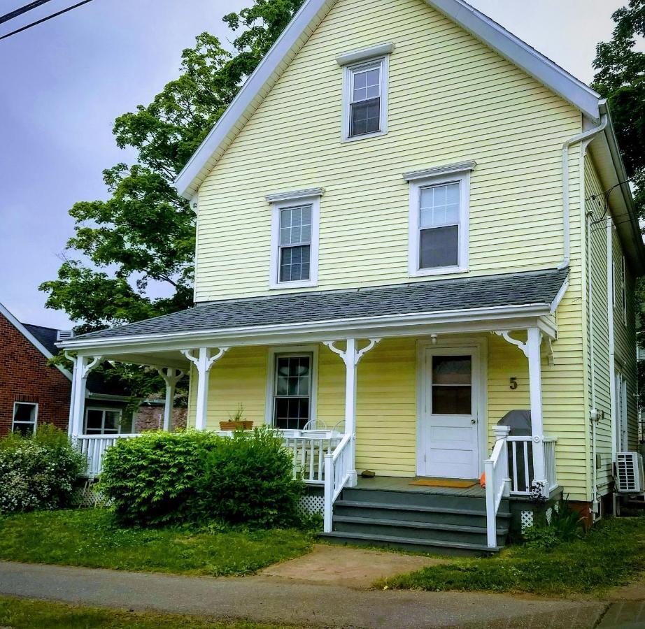 Pink Flamingo Hotel Wolfville Luaran gambar